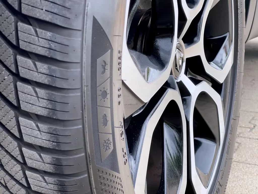Renault Arkana TECHNO 1,4 AUTOM KAM VIRTUAL ACC GARANTIE 08/2023-photo-36