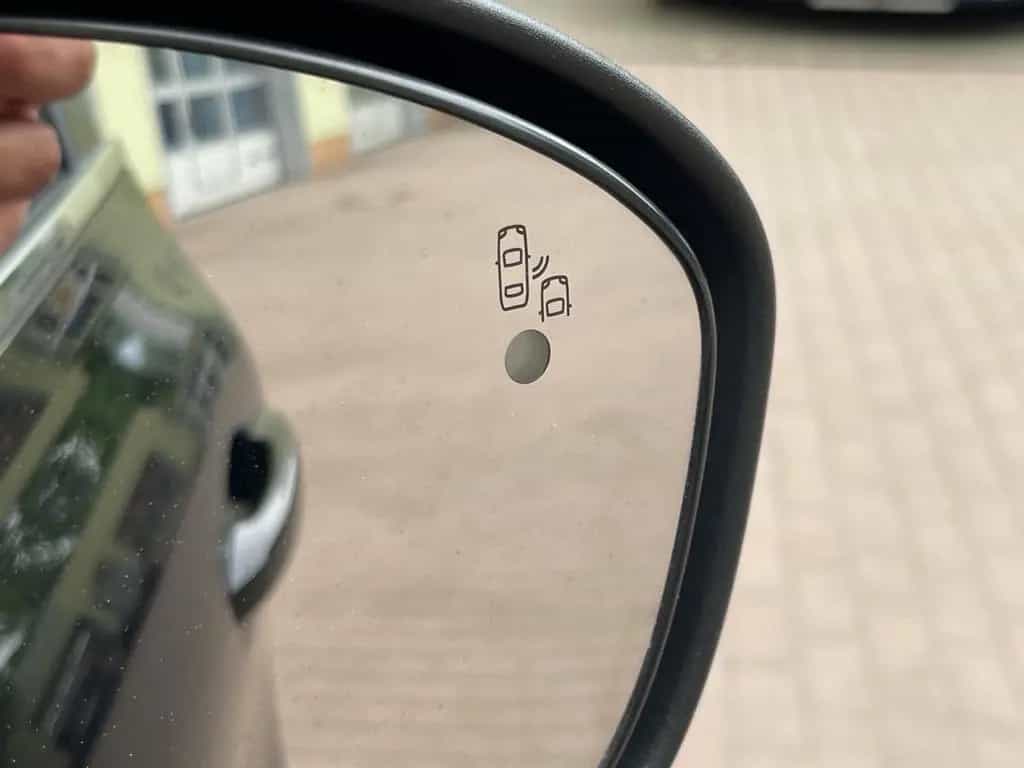 Renault Arkana TECHNO 1,4 AUTOM KAM VIRTUAL ACC GARANTIE 08/2023-photo-37