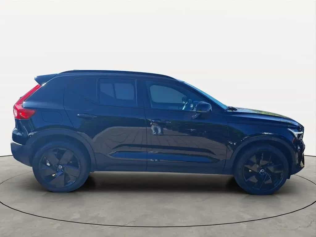 Volvo XC40 B3 Black Edition Plus 360° PANO AHK LED 20" 04/2025-photo-1