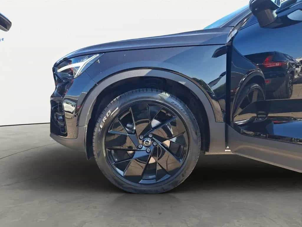 Volvo XC40 B3 Black Edition Plus 360° PANO AHK LED 20" 04/2025-photo-6
