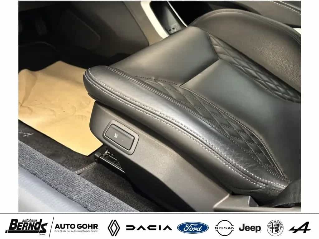 Alpine A110 GT Carbon Kamera Focal HiFi Noir Profond 02/2024-photo-9