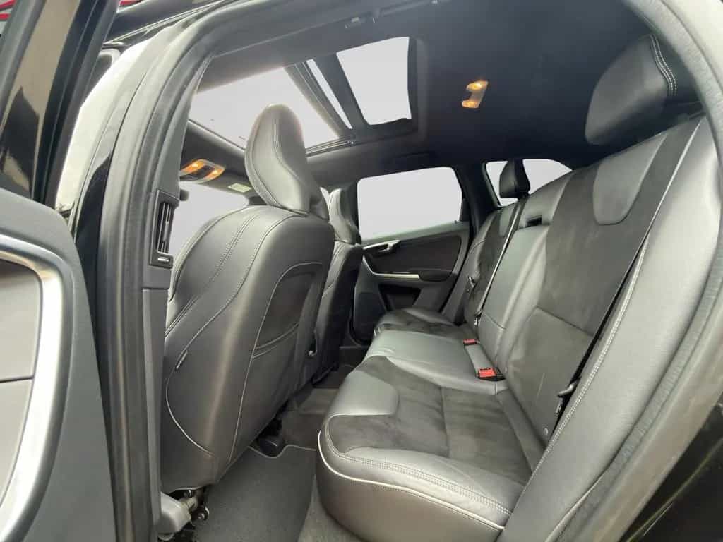 Volvo XC 60 XC60 Momentum AWD R-Design*Pano* 02/2016-photo-12