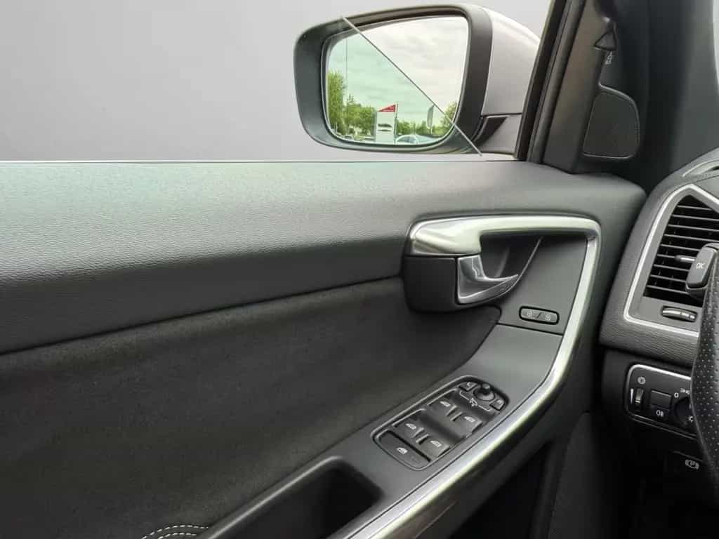 Volvo XC 60 XC60 Momentum AWD R-Design*Pano* 02/2016-photo-14