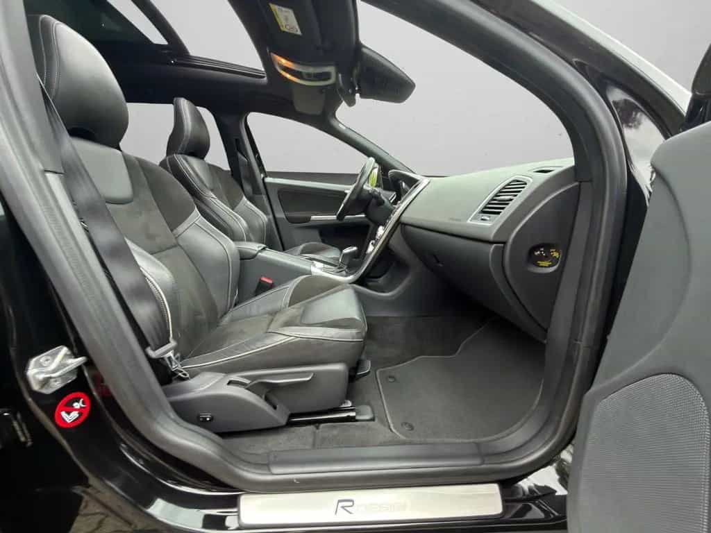 Volvo XC 60 XC60 Momentum AWD R-Design*Pano* 02/2016-photo-17