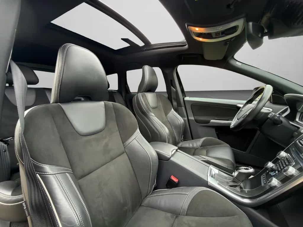 Volvo XC 60 XC60 Momentum AWD R-Design*Pano* 02/2016-photo-18