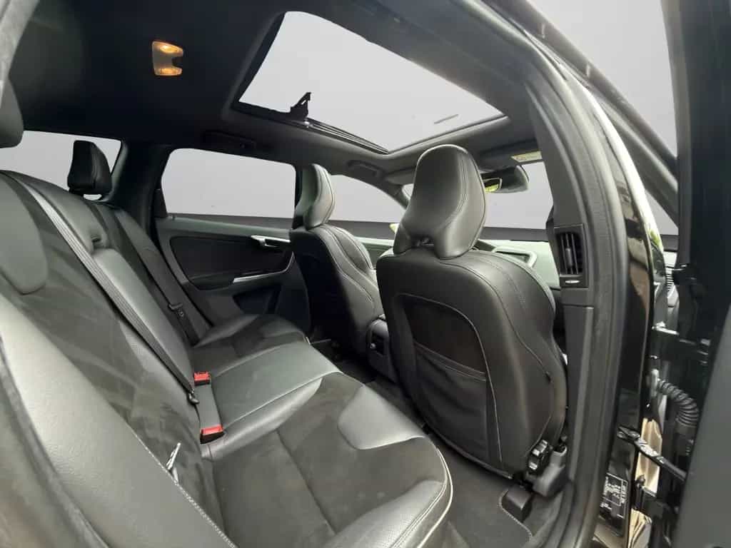 Volvo XC 60 XC60 Momentum AWD R-Design*Pano* 02/2016-photo-19