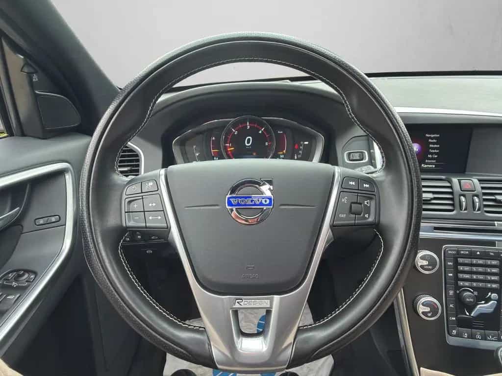 Volvo XC 60 XC60 Momentum AWD R-Design*Pano* 02/2016-photo-9