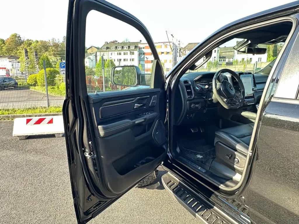 Dodge RAM 1500 Crew Cab TRX 6.2l Supercharged V8 02/2023-photo-4