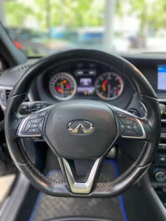 Infiniti Q30 2.2d City Black Edition AWD Leder Pano Navi RueF 05/2016-photo-10