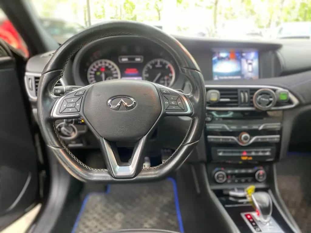 Infiniti Q30 2.2d City Black Edition AWD Leder Pano Navi RueF 05/2016-photo-11