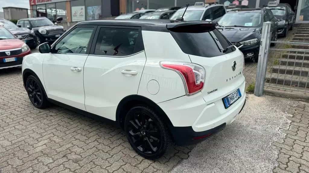 Ssangyong Tivoli 1.6d 2016 AUTOMATICA NEOP. 02/2016-photo-4