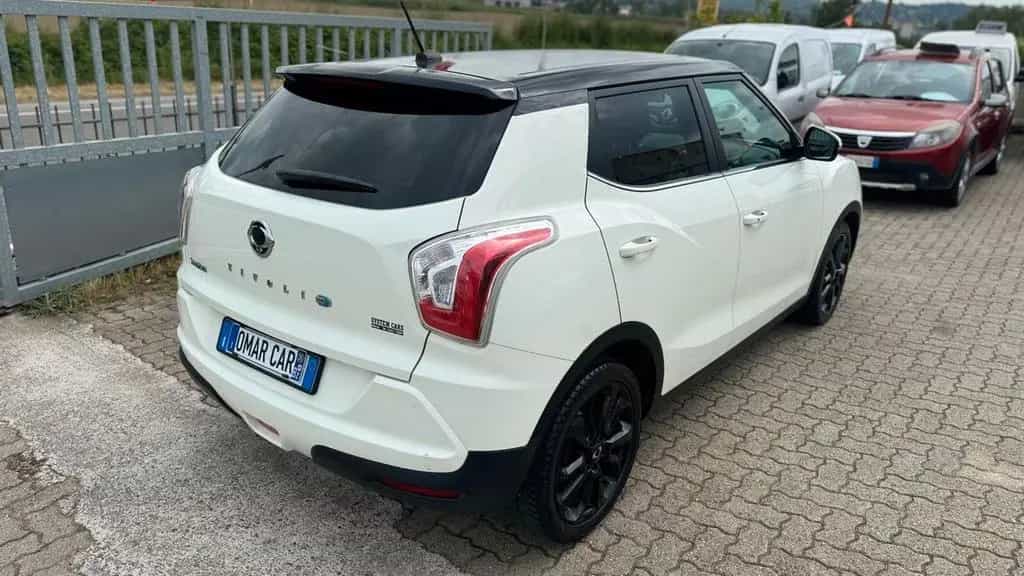 Ssangyong Tivoli 1.6d 2016 AUTOMATICA NEOP. 02/2016-photo-5