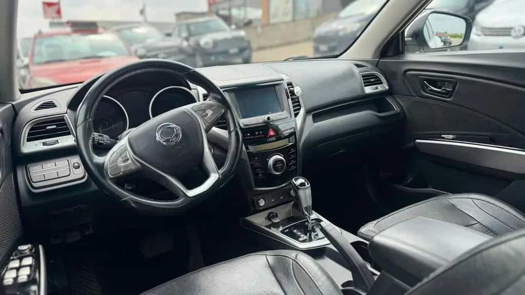 Ssangyong Tivoli 1.6d 2016 AUTOMATICA NEOP. 02/2016-photo-8