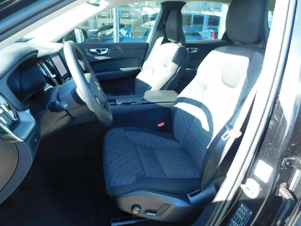 Volvo XC60 B4 D Core 01/2023-photo-9