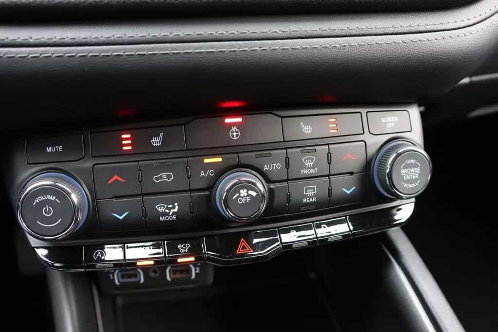 Dodge Durango 3.6 4x4/AHK/6-Sitzer/SHZ/LHZ/Kamera/R18 08/2021-photo-24