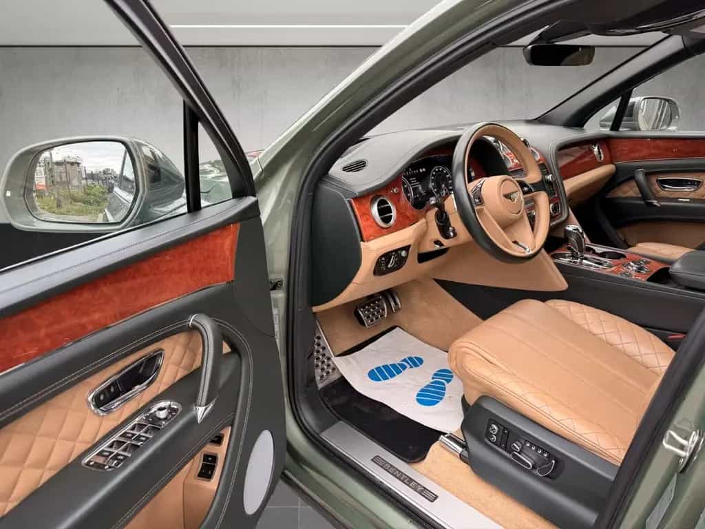 Bentley Bentayga 6.0 W12 4WD*Carbon*Pano*Nachtsicht 07/2017-photo-3