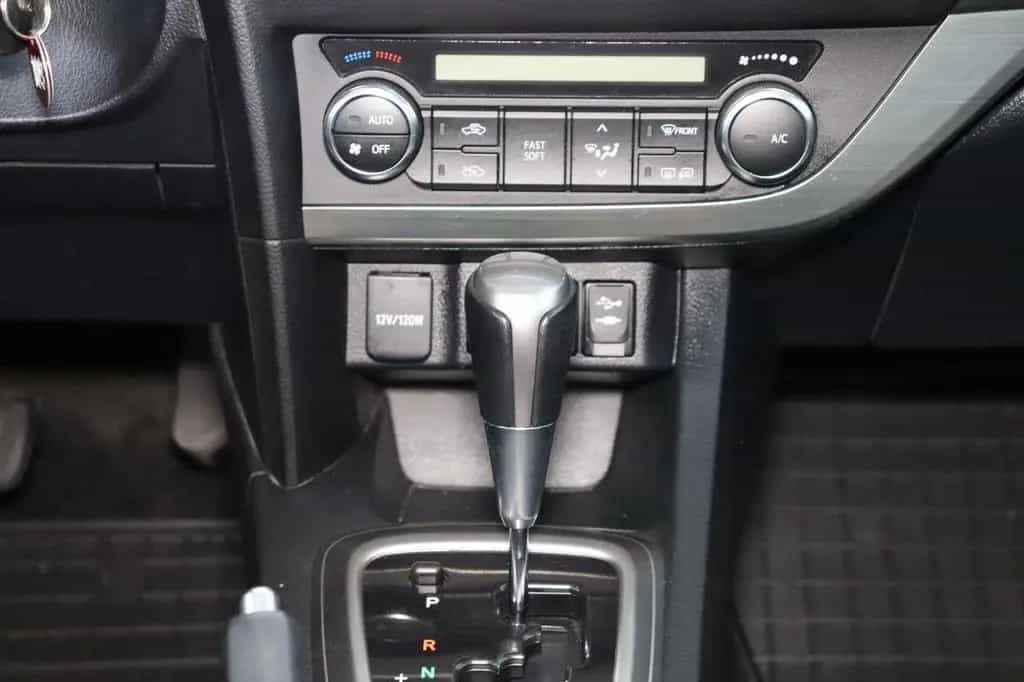 Toyota Auris 1.6 Klimaautom. * Service neu * HU/AU 06/2013-photo-14