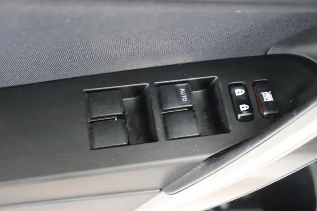 Toyota Auris 1.6 Klimaautom. * Service neu * HU/AU 06/2013-photo-28