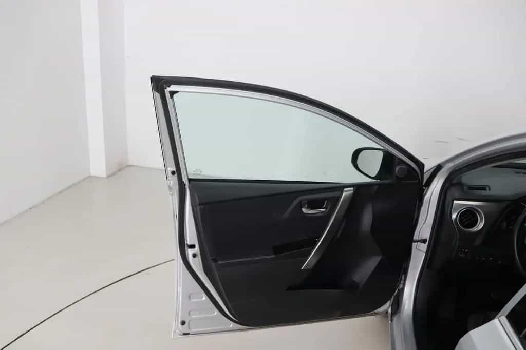 Toyota Auris 1.6 Klimaautom. * Service neu * HU/AU 06/2013-photo-29