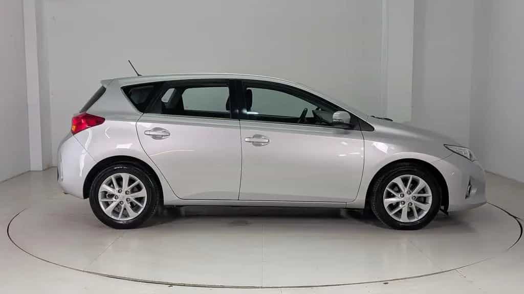Toyota Auris 1.6 Klimaautom. * Service neu * HU/AU 06/2013-photo-5