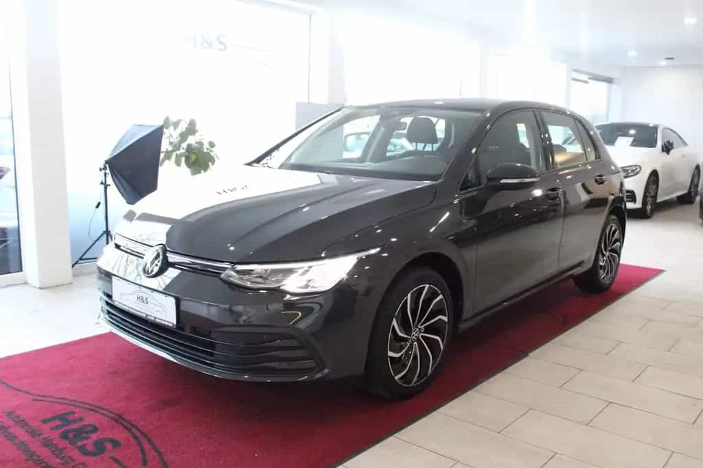 Volkswagen Golf VIII Life eTSI 04/2022-photo-1