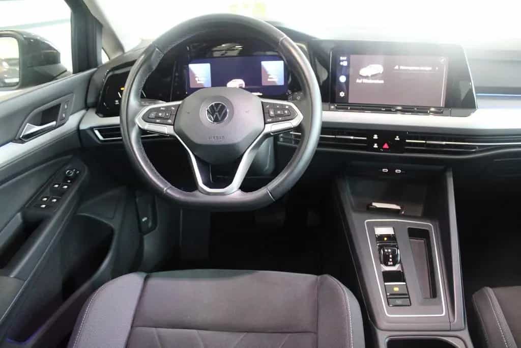 Volkswagen Golf VIII Life eTSI 04/2022-photo-13