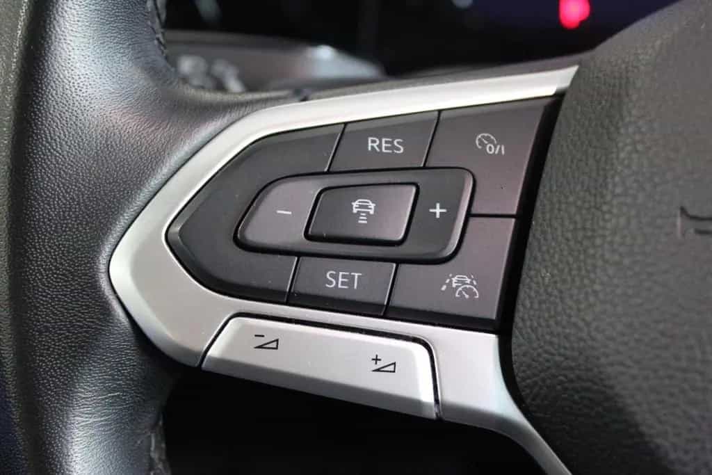 Volkswagen Golf VIII Life eTSI 04/2022-photo-17