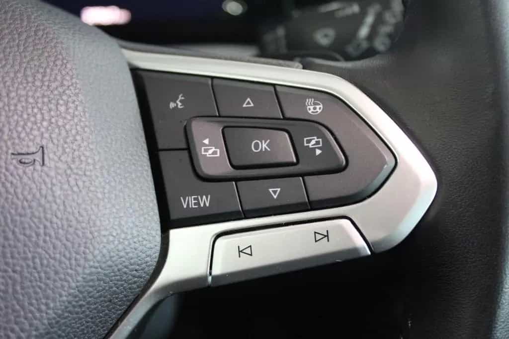 Volkswagen Golf VIII Life eTSI 04/2022-photo-18