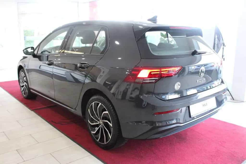Volkswagen Golf VIII Life eTSI 04/2022-photo-2
