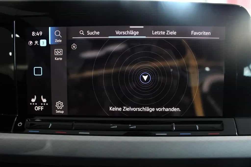 Volkswagen Golf VIII Life eTSI 04/2022-photo-24