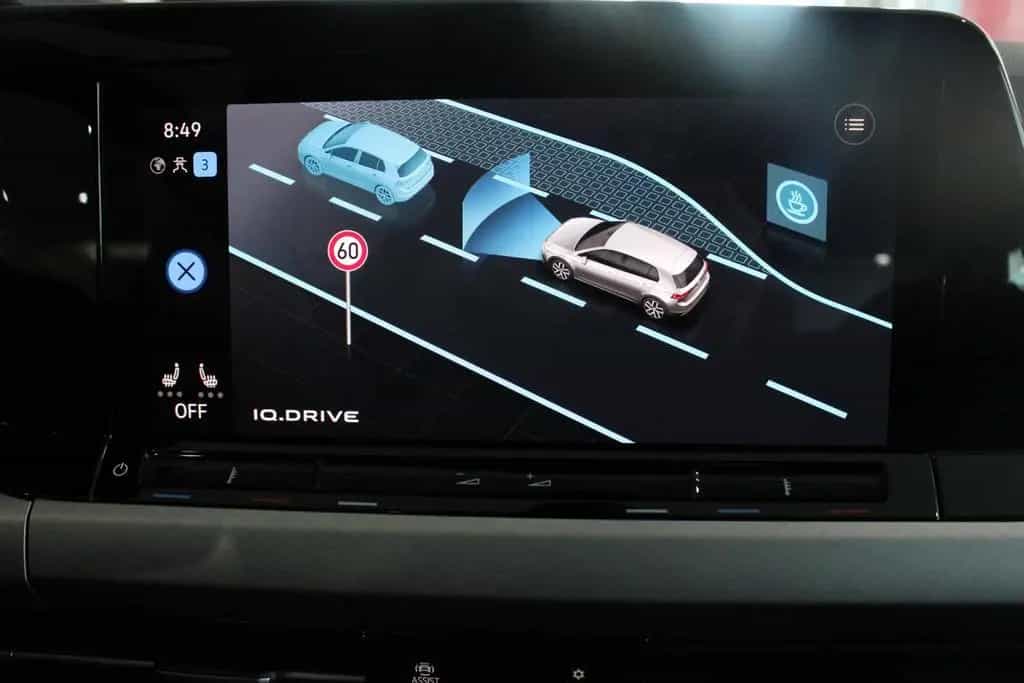 Volkswagen Golf VIII Life eTSI 04/2022-photo-27