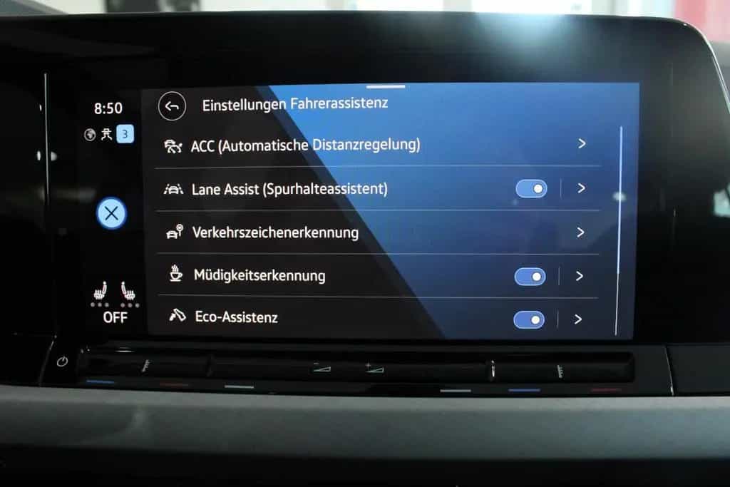 Volkswagen Golf VIII Life eTSI 04/2022-photo-29