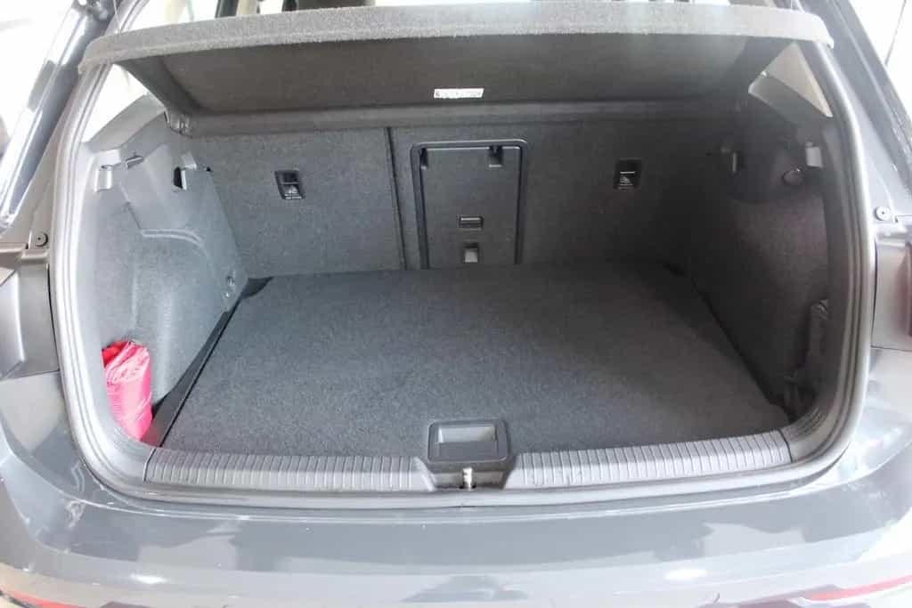 Volkswagen Golf VIII Life eTSI 04/2022-photo-7