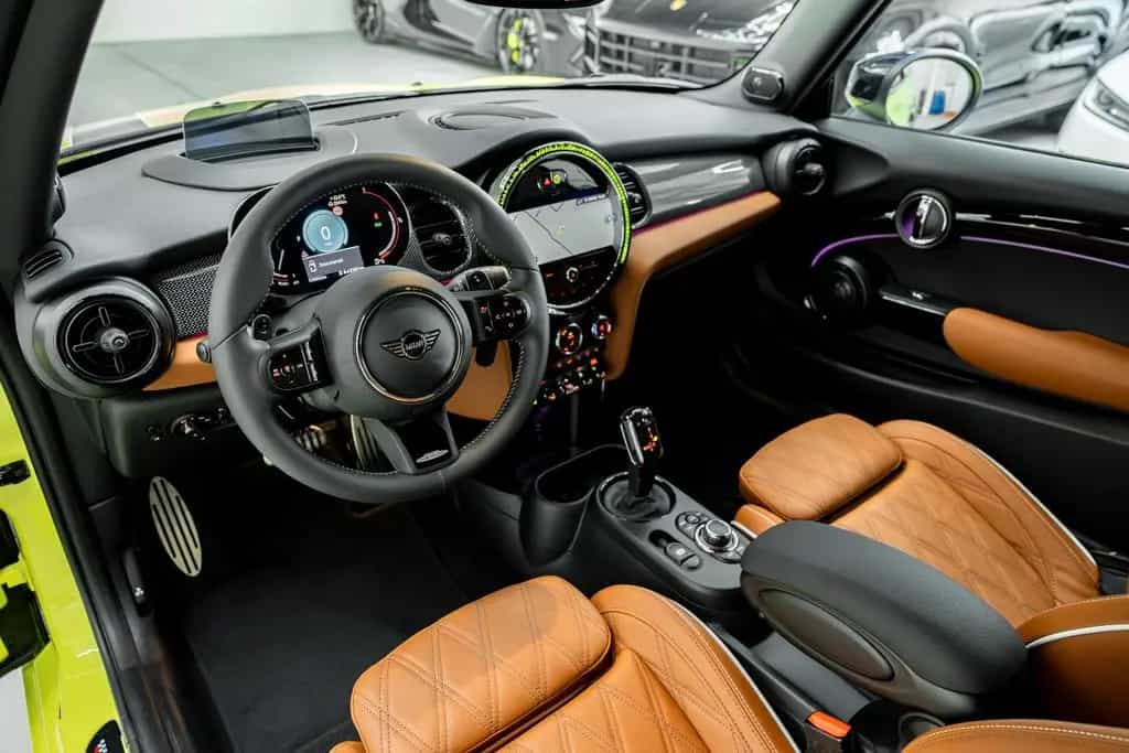 MINI John Cooper Works JOHN_COOPER_WORKS Cabrio Trim 03/2024-photo-24