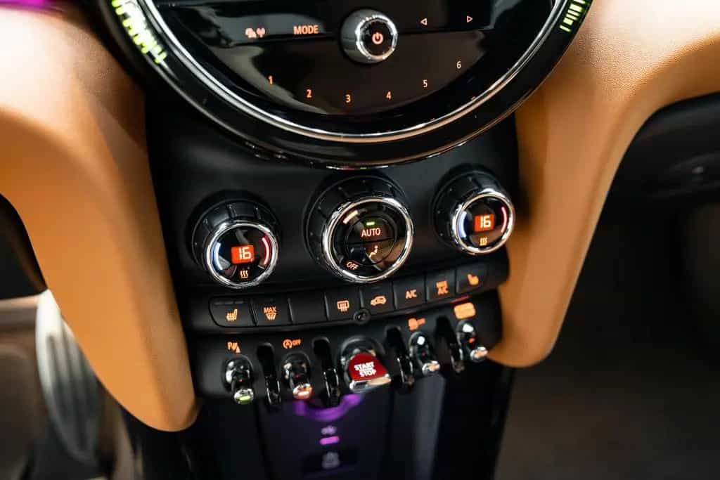 MINI John Cooper Works JOHN_COOPER_WORKS Cabrio Trim 03/2024-photo-34