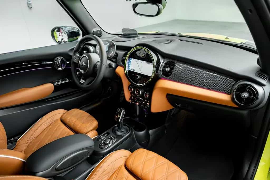 MINI John Cooper Works JOHN_COOPER_WORKS Cabrio Trim 03/2024-photo-5