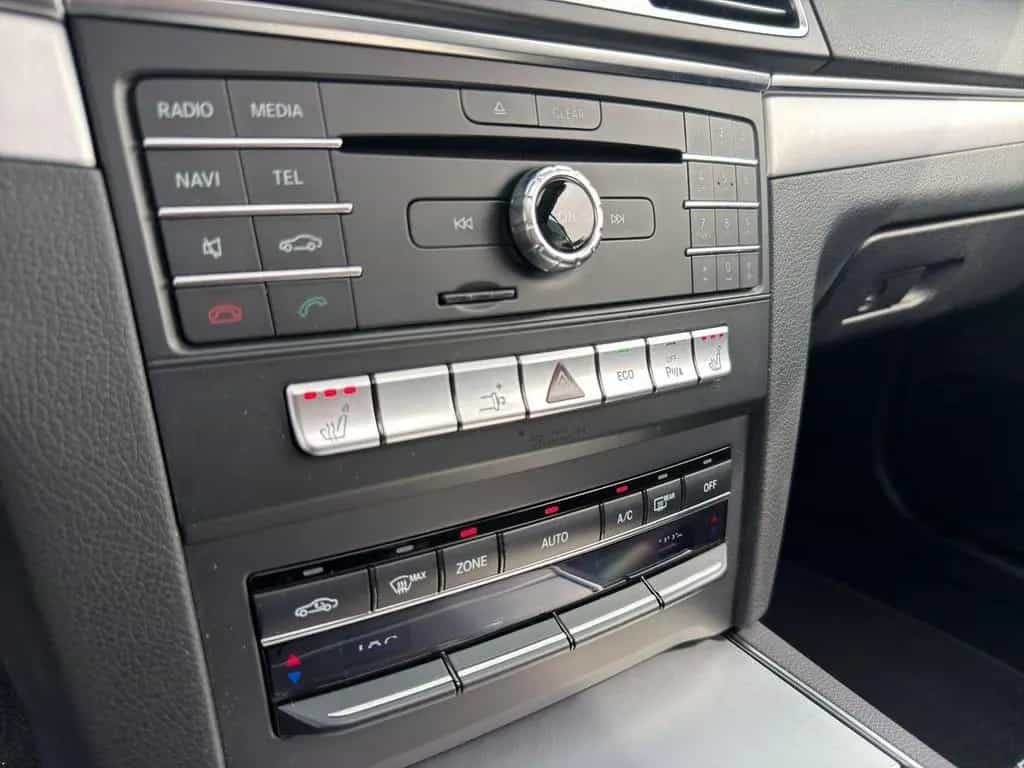 Mercedes-Benz E 200 7-G AMG Sport-Paket PANO Ha&Ka KAMERA ILS 01/2016-photo-38