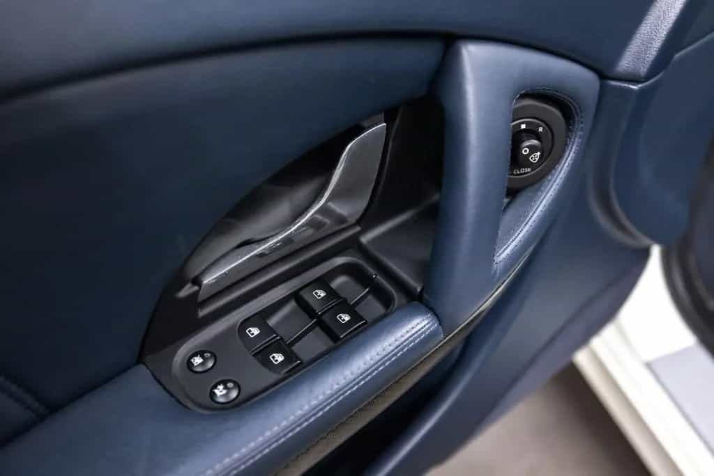 Maserati Quattroporte 4.7 GTS Fiscale waarde € 15.000,- 12/2008-photo-33