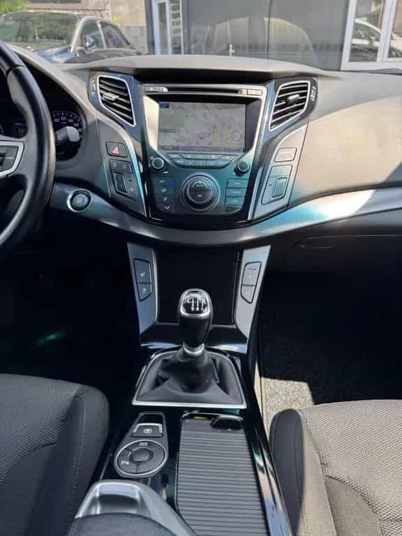 Hyundai i40 cw FIFA World Cup Edition NAV+PDC+RFK+SHZ+WR 05/2015-photo-12