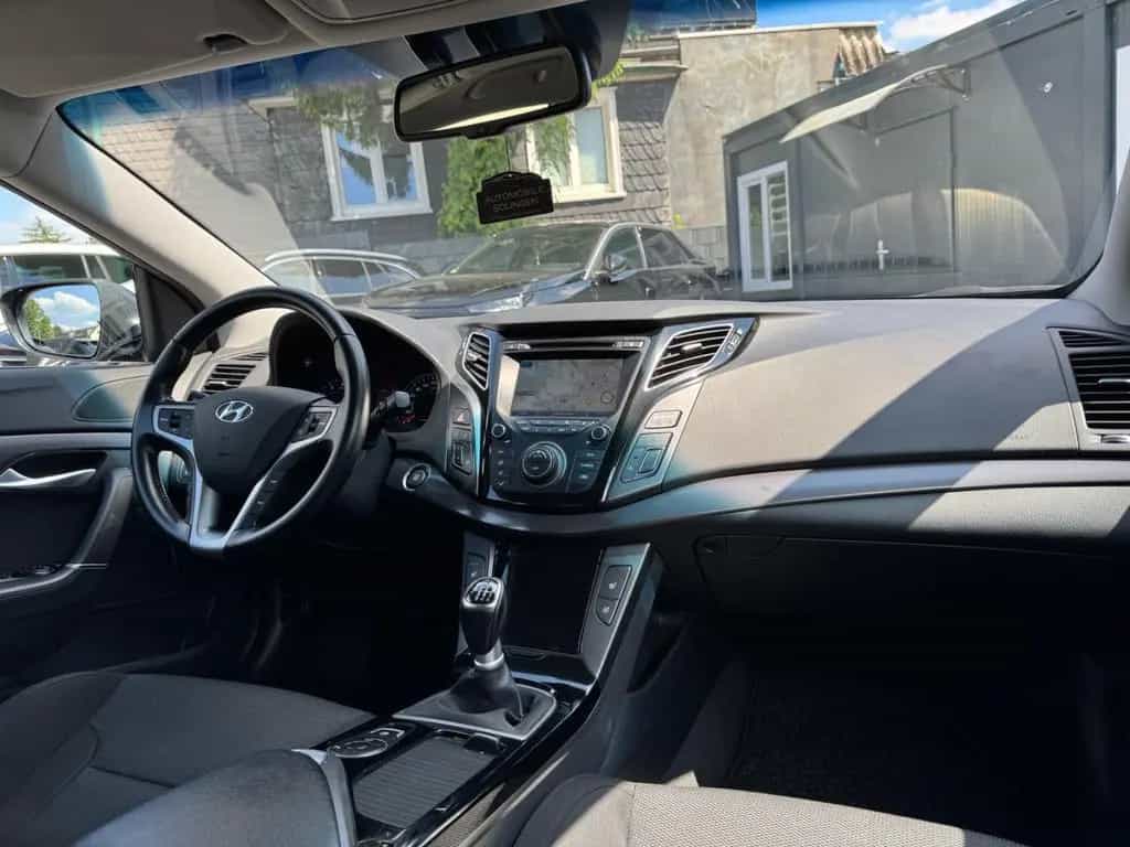 Hyundai i40 cw FIFA World Cup Edition NAV+PDC+RFK+SHZ+WR 05/2015-photo-13