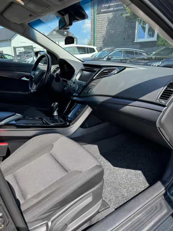 Hyundai i40 cw FIFA World Cup Edition NAV+PDC+RFK+SHZ+WR 05/2015-photo-14