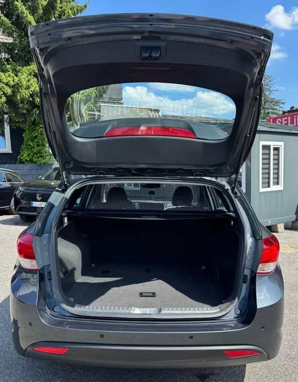 Hyundai i40 cw FIFA World Cup Edition NAV+PDC+RFK+SHZ+WR 05/2015-photo-18