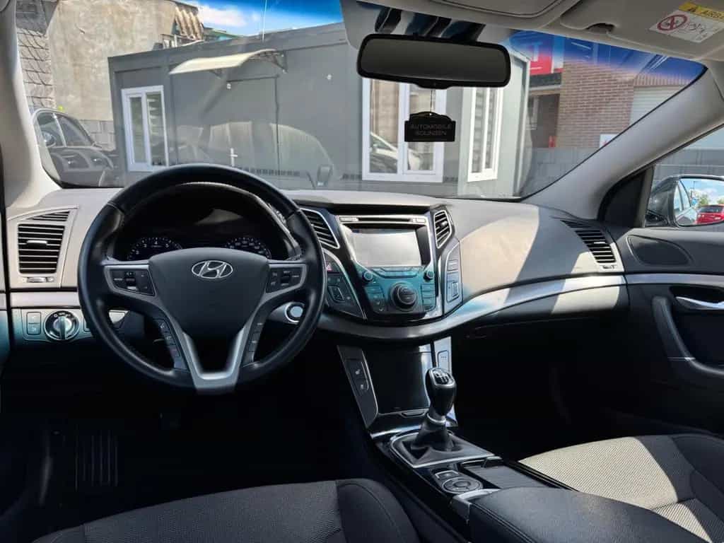Hyundai i40 cw FIFA World Cup Edition NAV+PDC+RFK+SHZ+WR 05/2015-photo-9