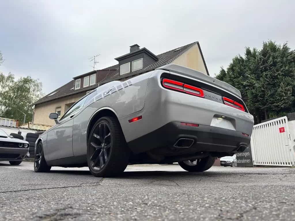 Dodge Challenger 5.7 R/T GARANTIE*LED*LEDER*TÜV*TOP 07/2021-photo-9