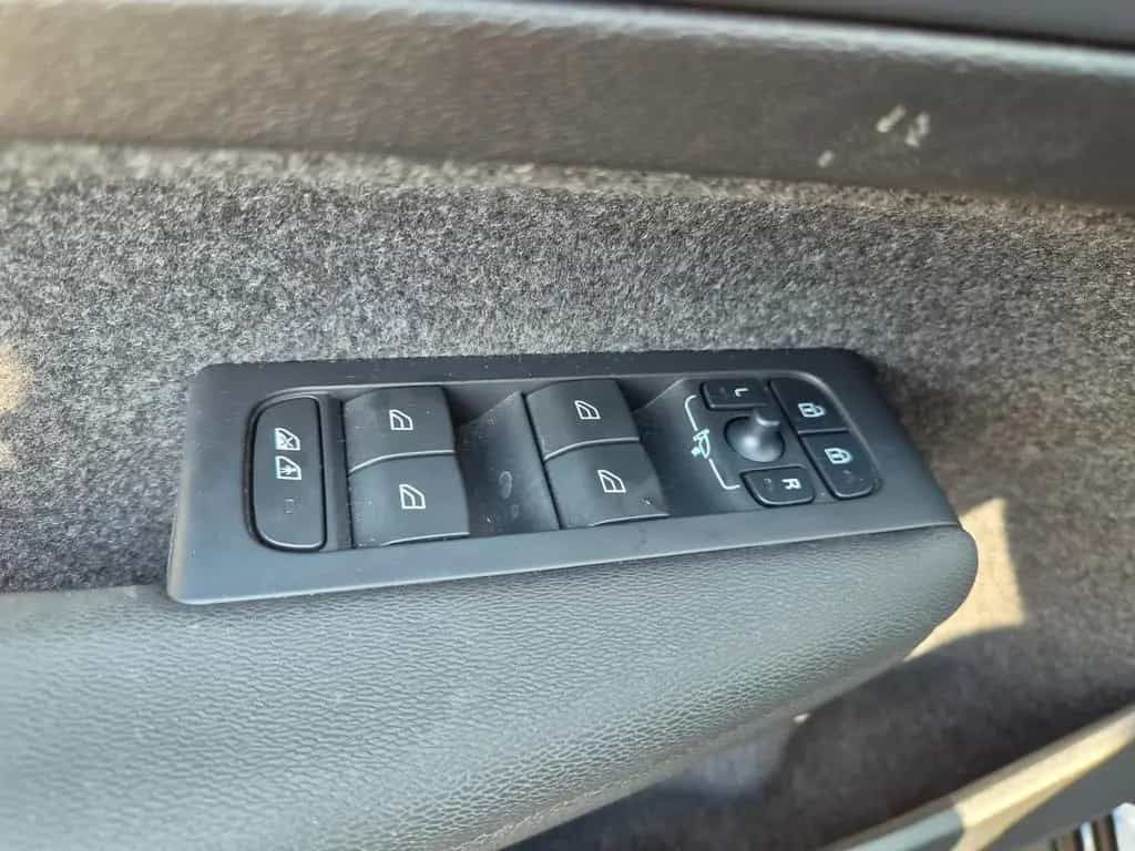 Volvo XC40 Automatik/Kamera/Navi/AHK/Garantie+/1.Hand 03/2024-photo-28