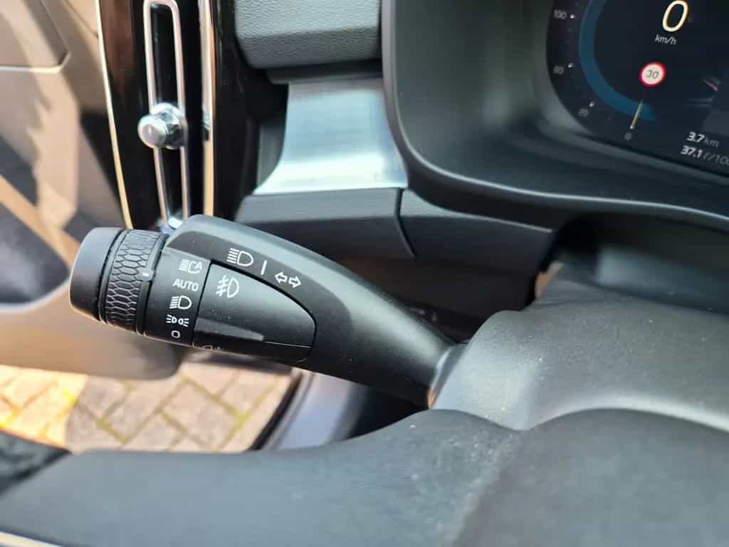 Volvo XC40 Automatik/Kamera/Navi/AHK/Garantie+/1.Hand 03/2024-photo-33
