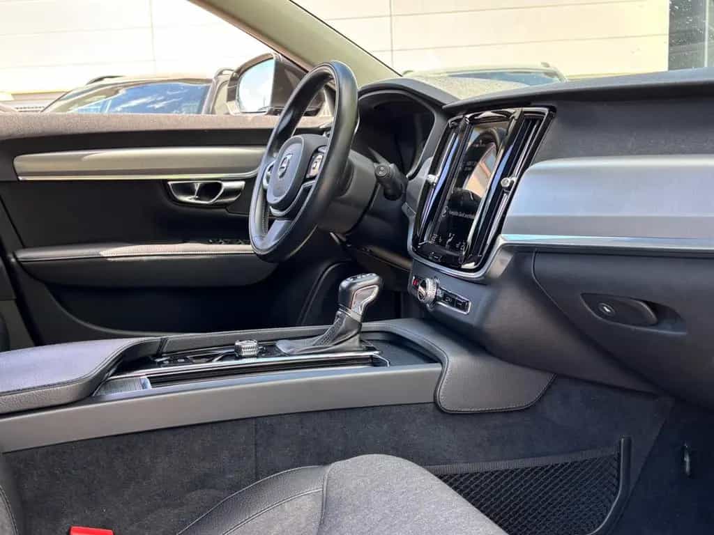 Volvo V90 Kombi Momentum 02/2020-photo-10
