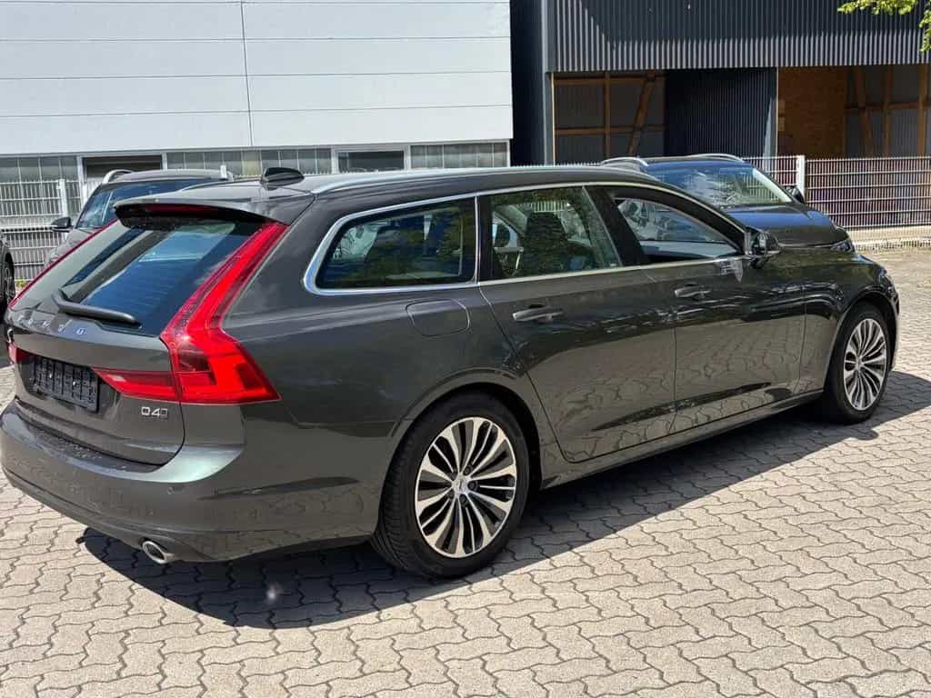 Volvo V90 Kombi Momentum 02/2020-photo-3