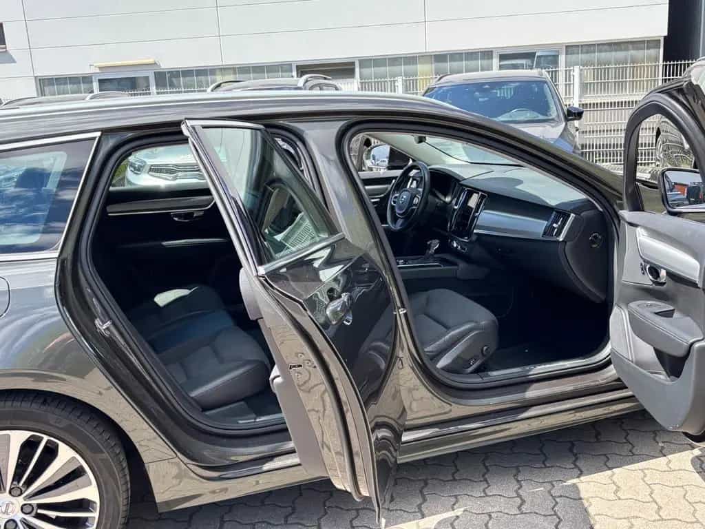 Volvo V90 Kombi Momentum 02/2020-photo-7