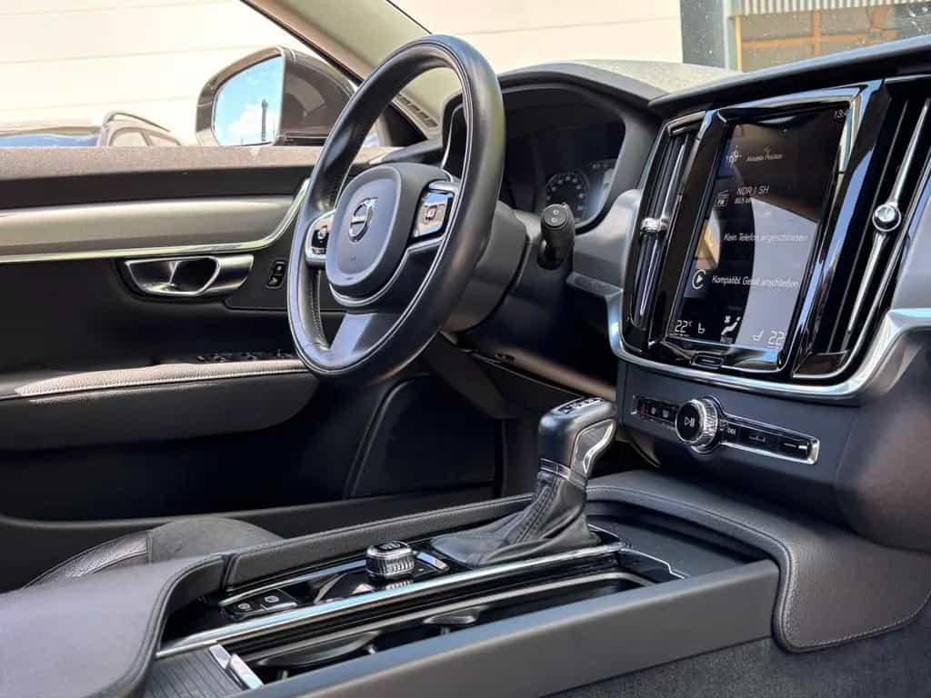 Volvo V90 Kombi Momentum 02/2020-photo-8